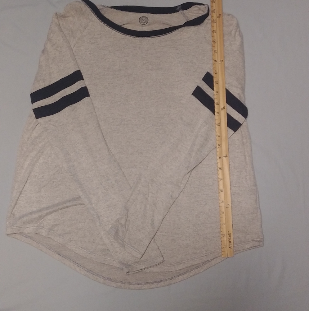grey long sleeve sweater